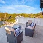 Spectacular Newly Built 3 Bedroom Condo Near Downtown